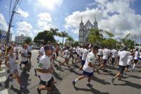 Corrida da Paz rene centenas de participantes em Itaja