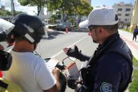 Codetran realiza blitz educativa voltada aos motoristas e motociclistas