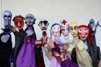 Companhia de teatro apresenta espetculo de bonecos nos bairros de Itaja