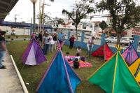 Professora cria tendas interativas para receber os alunos