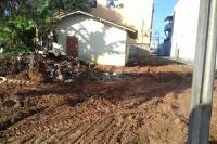 Municpio realiza ao de limpeza em casa do bairro Cordeiros