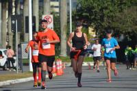 Centenas de corredores participam da 4 Meia Maratona de Itaja