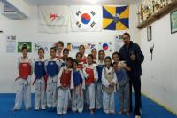  Projeto social Mil e Uma Formas de Educar realizou encontro de taekwondo no final de semana