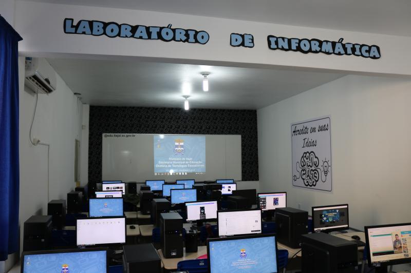 Educação entrega mais de 100 computadores para laboratórios de informática da Rede Municipal