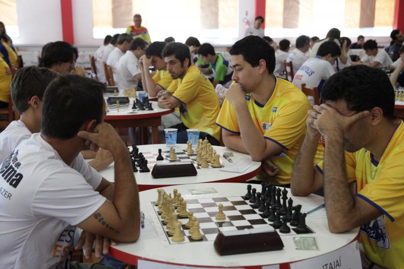 Clube de Xadrez Guanabara: Final do Brasileiro - GM Krikor mantém