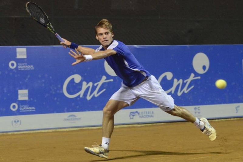 Tenista do Clube de Campo vence torneio em Itajaí e sobe posições