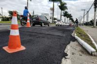 Adolfo Konder recebe novo pavimento em asfalto