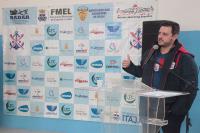 Itajaí oferece aulas gratuitas de natação para crianças e adolescentes com deficiência 
