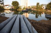 Primeiras estacas de nova ponte so colocadas no rio Itaja-Mirim