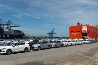 Porto de Itaja recebe 29 embarcao com carros importados nesta tera-feira