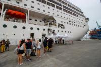 Primeiro navio da temporada traz milhares de turistas para Itaja