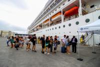 Primeiro navio da temporada traz milhares de turistas para Itaja