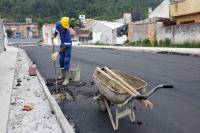 Novo trecho da rua Umbelino de Brito recebe pavimentao asfltica