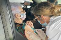 Itaja promove drive-thru de vacinao contra Covid-19 para idosos com 80 anos ou mais