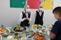 Educao premia cartazes vencedores do concurso de incentivo  alimentao saudvel
