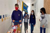 Alunos de escola de Itajaí gravam curta-metragem sobre desperdício de alimentos