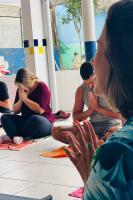 Professores de Centro de Educao Infantil do bairro So Vicente participam de aula de Yoga