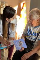 UBS Votorantim entrega caderneta do idoso a participantes do Itaja Ativo