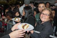Aniversário de Itajaí é comemorado com a distribuição de 12 mil fatias de bolo à população 