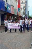 Agosto Lils: Centro de Educao Infantil promove passeata pela Rua Herclio Luz