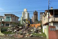 Município de Itajaí inicia demolição de imóveis para obra do Binário da Osvaldo Reis