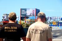 Polcia Federal realiza controle migratrio de visitantes, competidores e barcos na The Ocean Race Itaja