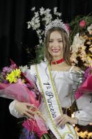 Representante do bairro Itaipava  a nova rainha da Festa Nacional do Colono