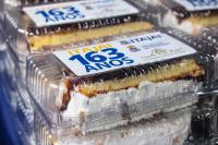 Distribuio de 5 mil fatias de bolo  populao marca o aniversrio de Itaja