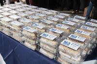 Distribuio de 5 mil fatias de bolo  populao marca o aniversrio de Itaja