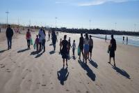 Crianas do CEI Neusa Reis Cesrio Pereira participam de ao de limpeza na praia