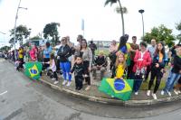 Desfile de Sete de Setembro reúne milhares de pessoas na Avenida Beira-Rio de Itajaí 