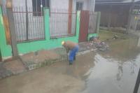 Secretaria de Obras intensifica os trabalhos de limpeza em ribeires e ruas de Itaja