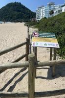 Cercamento de restinga na faixa de areia da Praia Brava Sul  finalizado