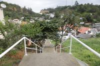 Escadaria da Rua Venezuela, na Fazenda, ganha limpeza e pintura