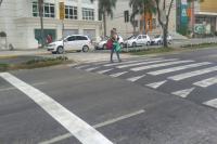 Centro e bairro Carvalho recebem faixa elevada para pedestre