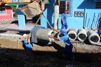 Secretaria de Obras troca tubulao de drenagem na rua Stringari