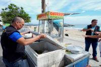 Vigilncia Sanitria orienta e fiscaliza estabelecimentos nas praias de Itaja