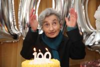 Idosa celebra 100 anos no Asilo Dom Bosco