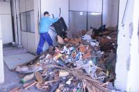 Sala de Situao realiza limpeza emergencial no prdio dos Correios