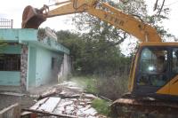 Obra da Via Expressa Porturia  retomada com demolio de casa no Cordeiros