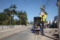 Codetran realiza a pintura de sinalizaes na Avenida Itaipava