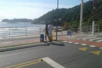 Secretaria de Obras instala mais de 30 lixeiras no caminho das praias