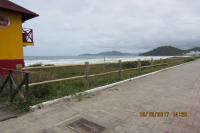Praia Brava recebe 470 metros de cerca para proteo da vegetao de restinga