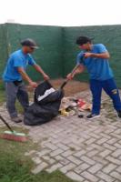 Secretaria de Obras realiza limpeza em terreno na Praia Brava