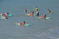 Alunos da rede municipal de ensino participam do projeto Surf Comunitrio