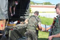 Primeiro dia de treinamento tem resgate de civis e transporte de feridos