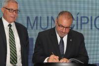 Assinatura do financiamento internacional garante mais de R$ 250 milhões para Itajaí