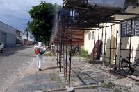 Seis caminhes de entulhos so retirados de terreno no bairro So Vicente