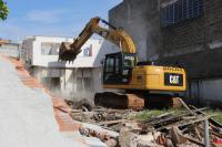 Imvel  demolido para nova ligao do bairro Cordeiros com a BR-101 