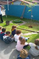 Crianas do Centro de Educao Infantil Gabriel Dallago plantam mudas de rvores nativas